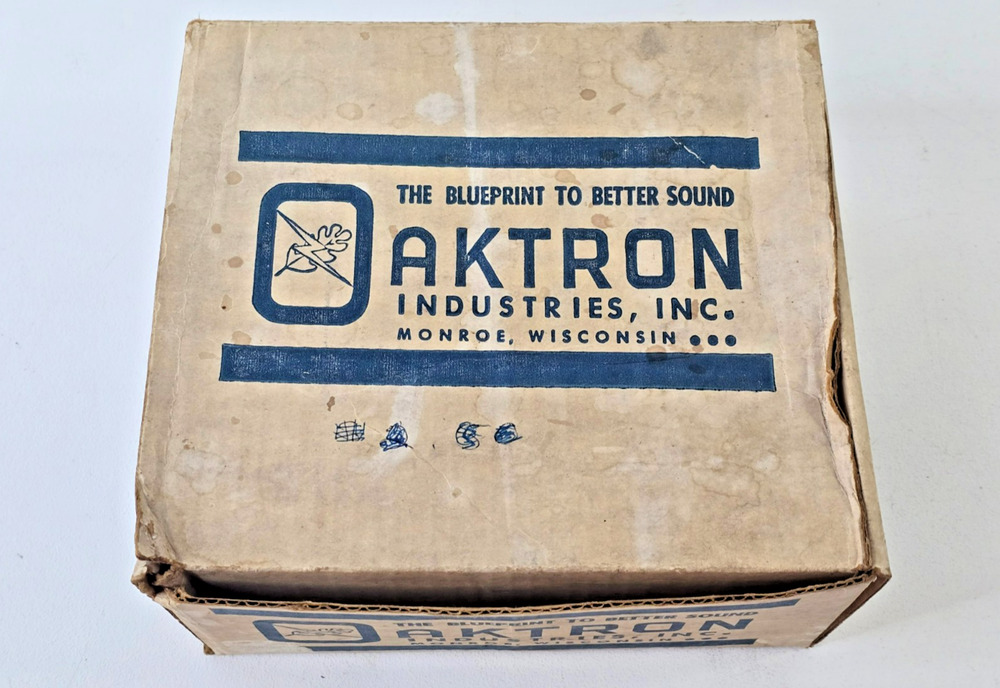 Vintage Oaktron 8HU8 Home / Auto 8" Speaker NEW OLD STOCK